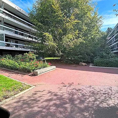 Апартаменты Ecrin De Verdure Au Chesnay Et Parking Gratuit